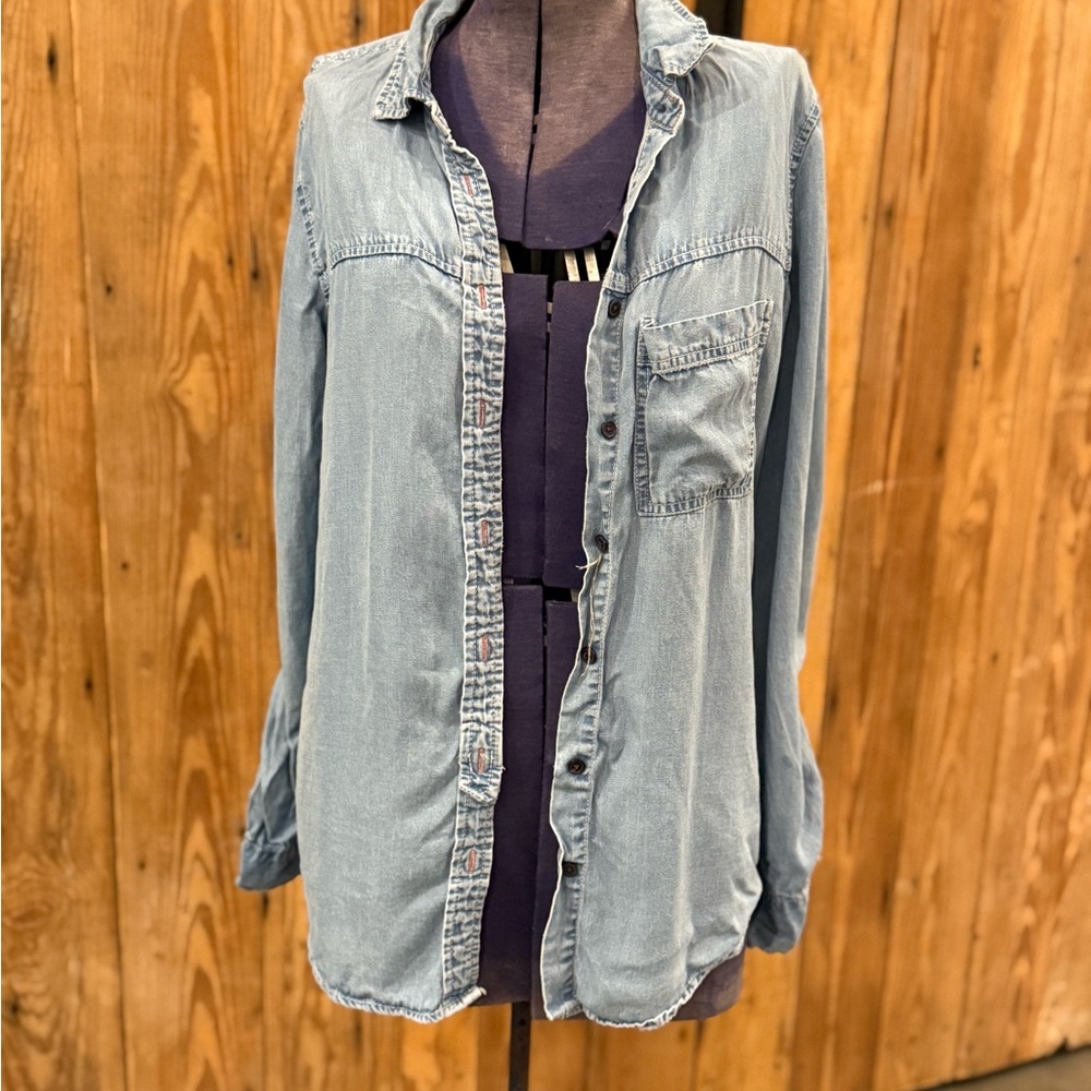Maurices light blue chambray shirt with subtle red stitching
